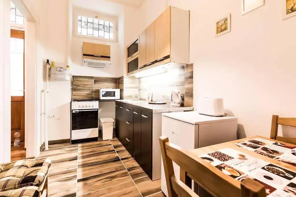 Quiet Apartment Just 10 Minutes From The Center Budapest